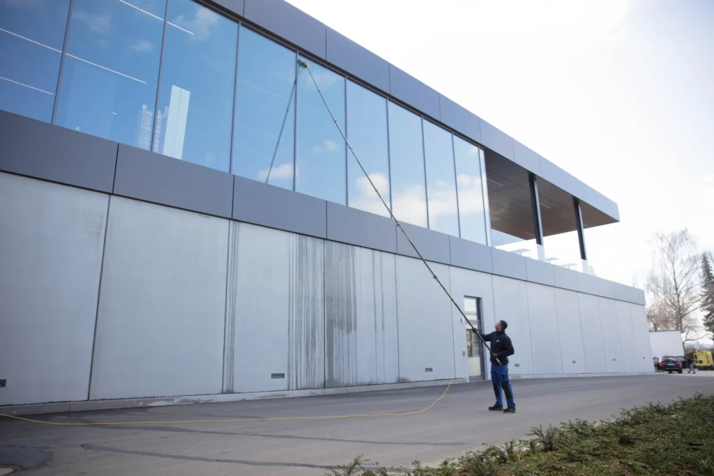 Professionelle Glasreinigung: 6 Techniken im Vergleich